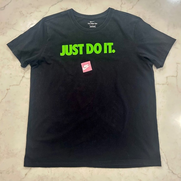 Nike Men's "Just Do It" Green Motto Black Short Sleeve T-shirt - Large - Preowne - Picture 1 of 3